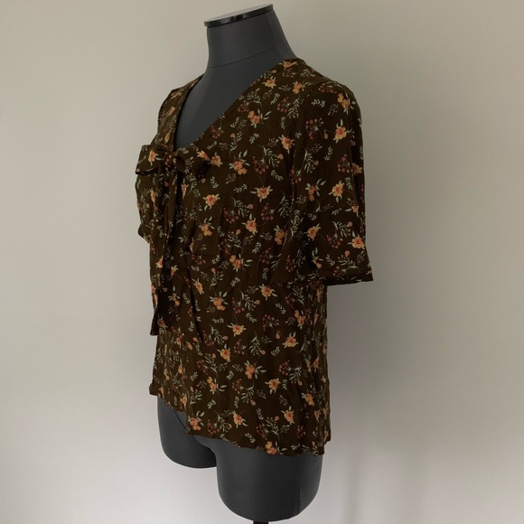 CHARMING CHARLIE Olive Floral Short Bell Fall Top - Picture 7 of 8